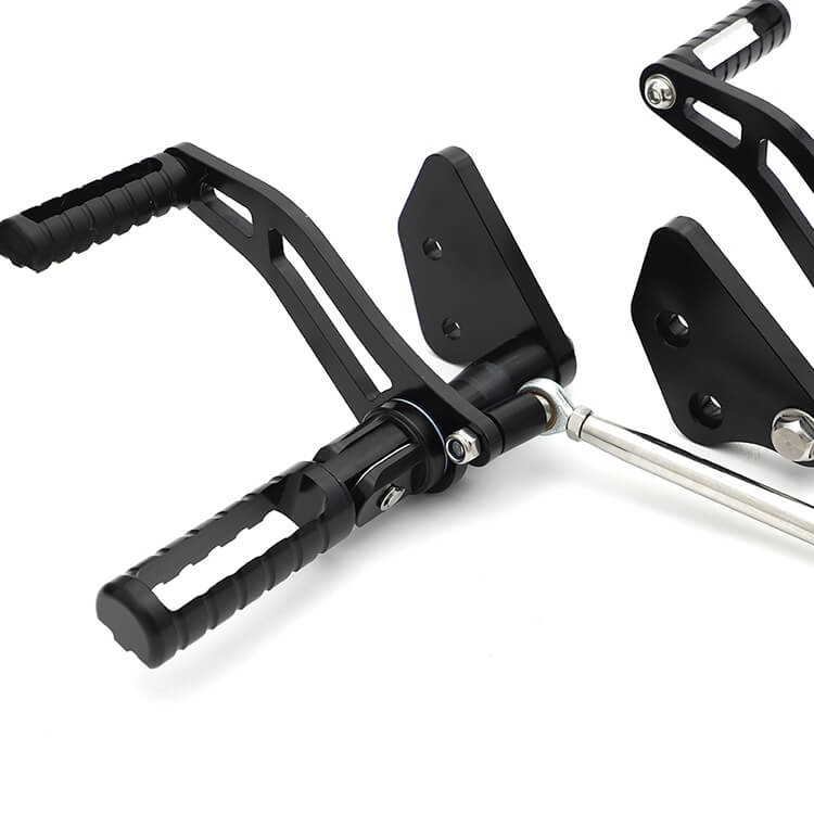 Forward Controls Footpegs for Harley Davidson Street Bob 2006-2017